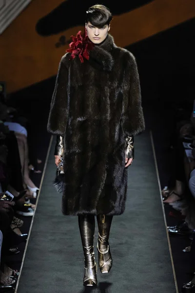 Look 5